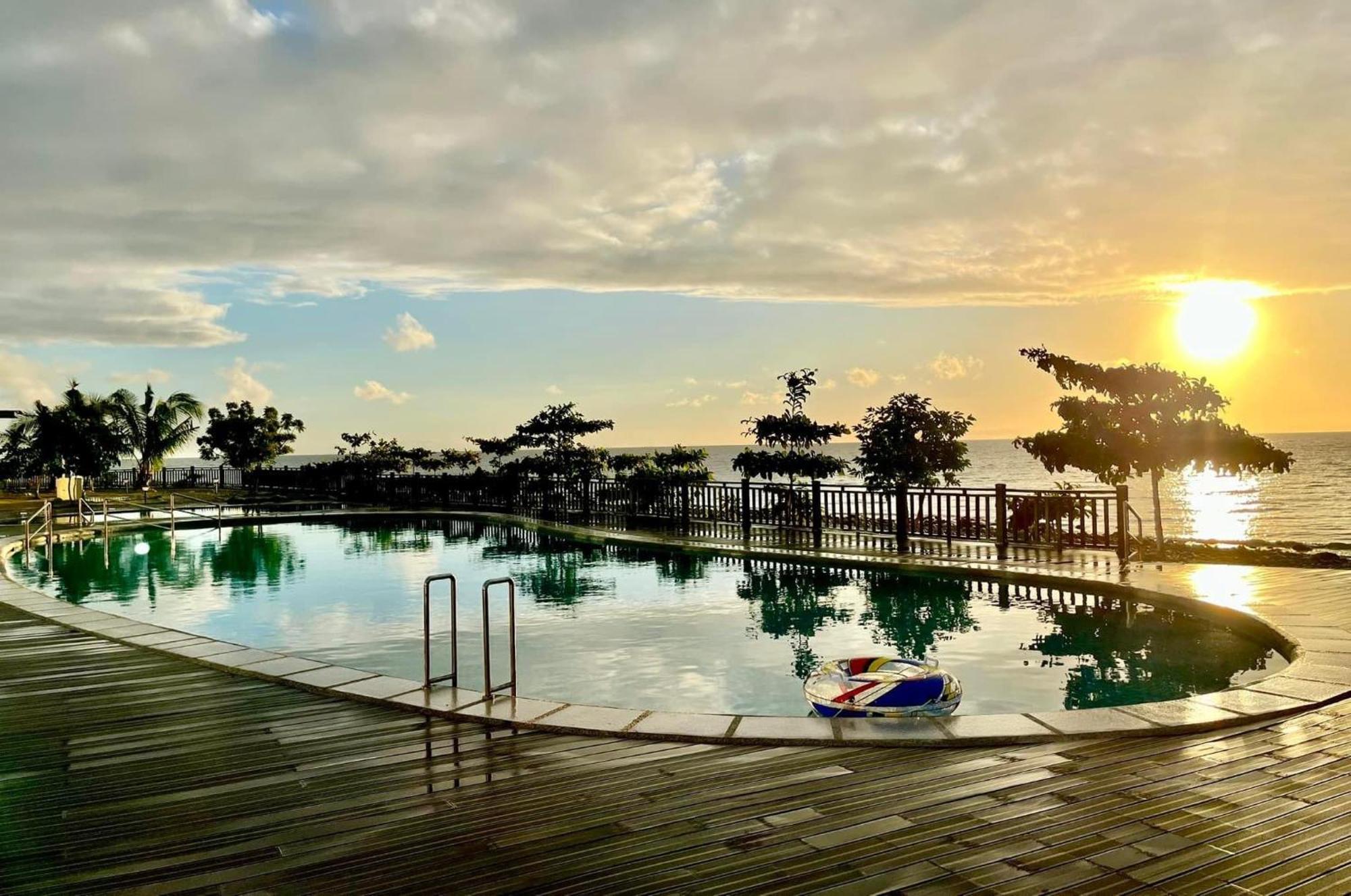W Golf Resort Ослоб Екстер'єр фото