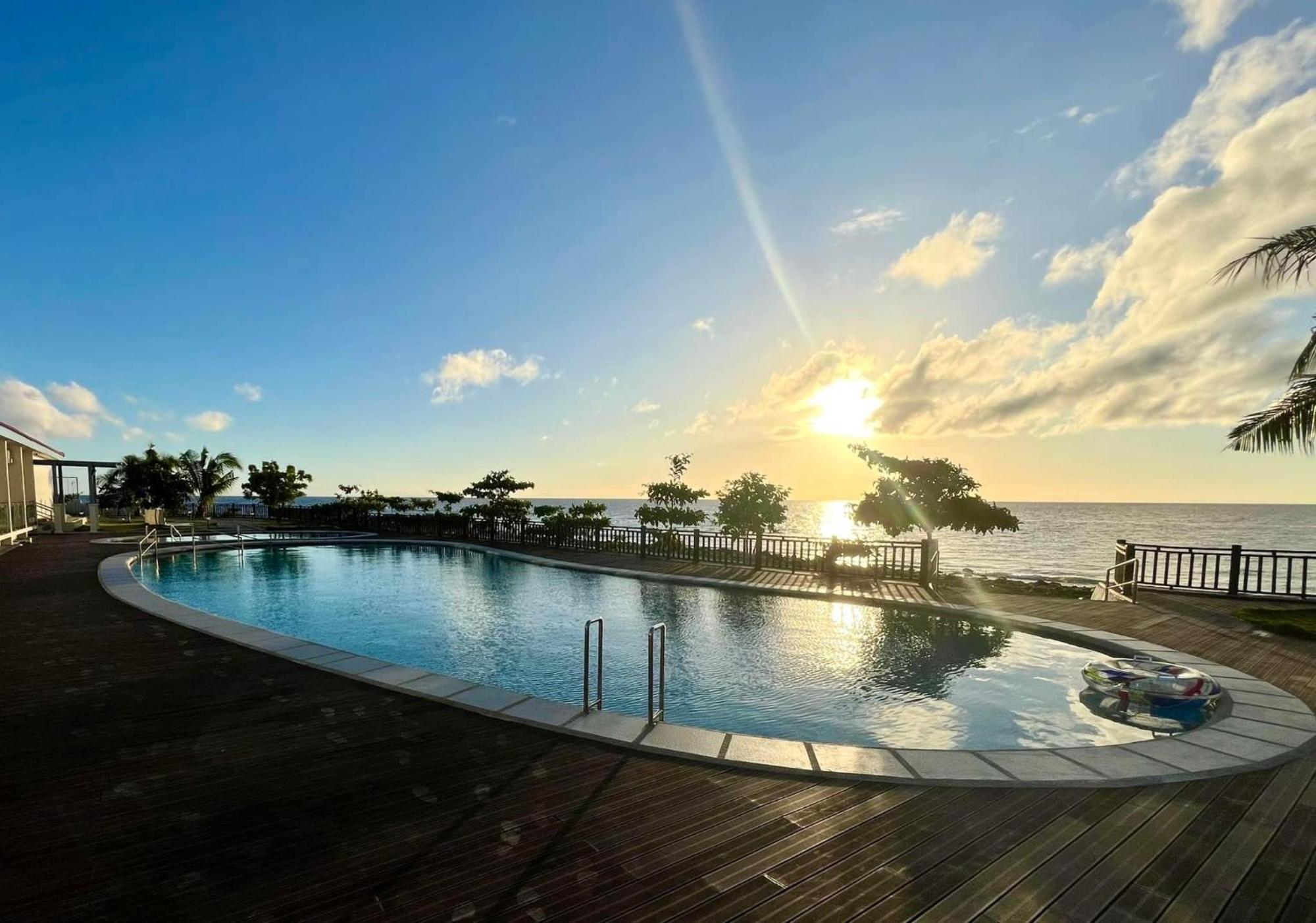 W Golf Resort Ослоб Екстер'єр фото