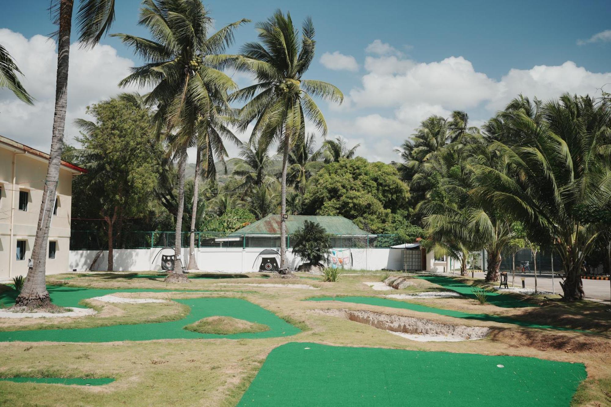 W Golf Resort Ослоб Екстер'єр фото